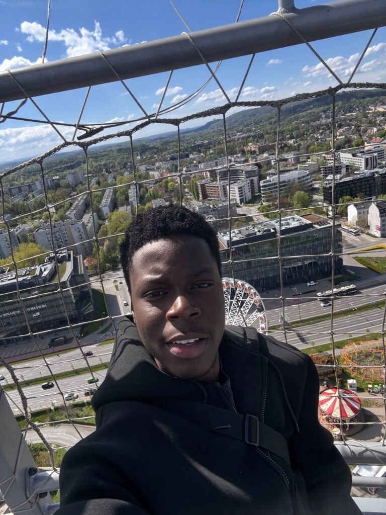 Yanel DODOO : quand “réussir sa vie autrement” devient un leitmotiv de zinzin 15 Yanel DODOO Talent digital béninois