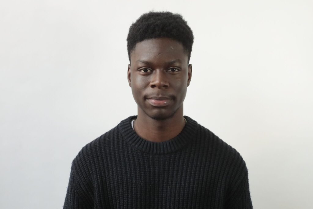 Yanel DODOO : quand “réussir sa vie autrement” devient un leitmotiv de zinzin 9 Yanel DODOO Montage vidéo