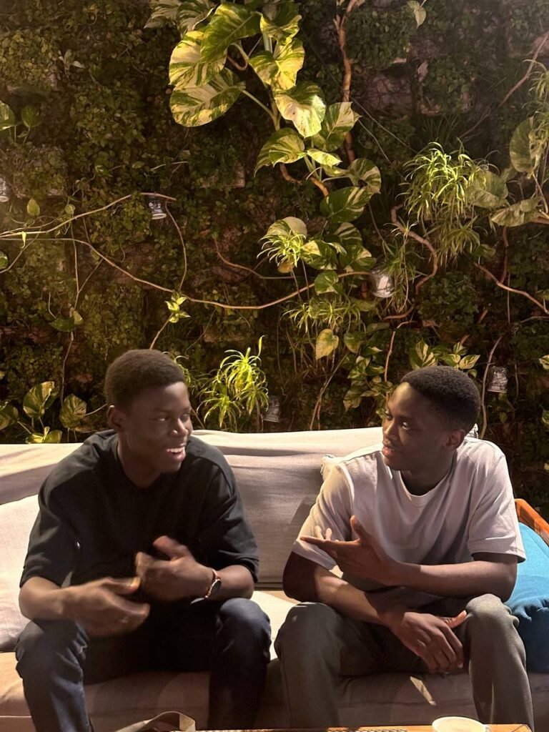 Yanel DODOO : quand “réussir sa vie autrement” devient un leitmotiv de zinzin 6 Yanel DODOOO et Wilson BOTOYIYE